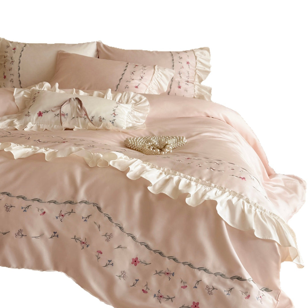 Romantisches Bettwäsche-Set mit Rüschen und floral besticktem Baumwollsatin