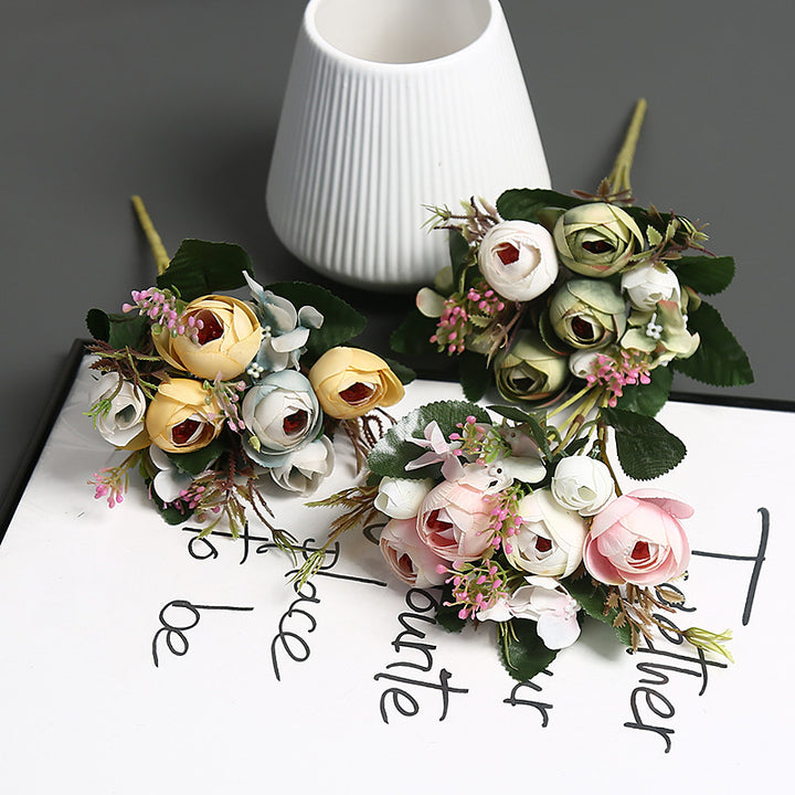 Realistischer Künstlicher Rosenstrauß