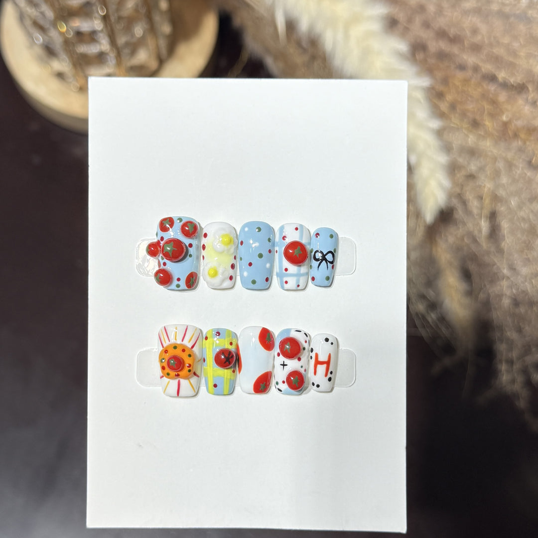 Künstlerisches Press-On-Nagelset mit verspielten floralen und gepunkteten Designs Karnz