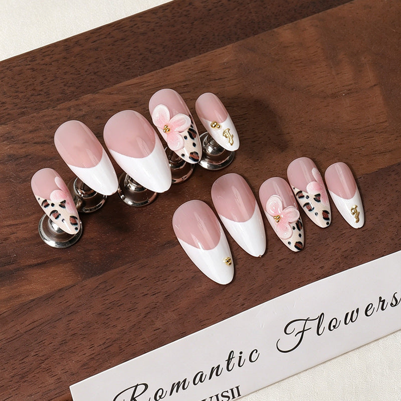 Elegante Blumen Acrylnagel Set Karnz