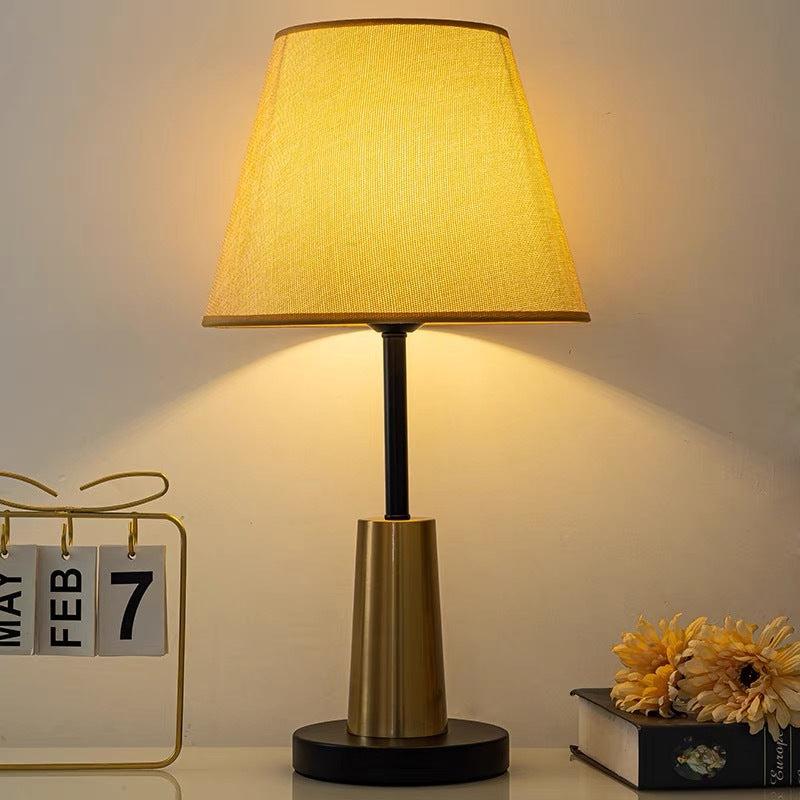 Moderne rustikale Tischlampe