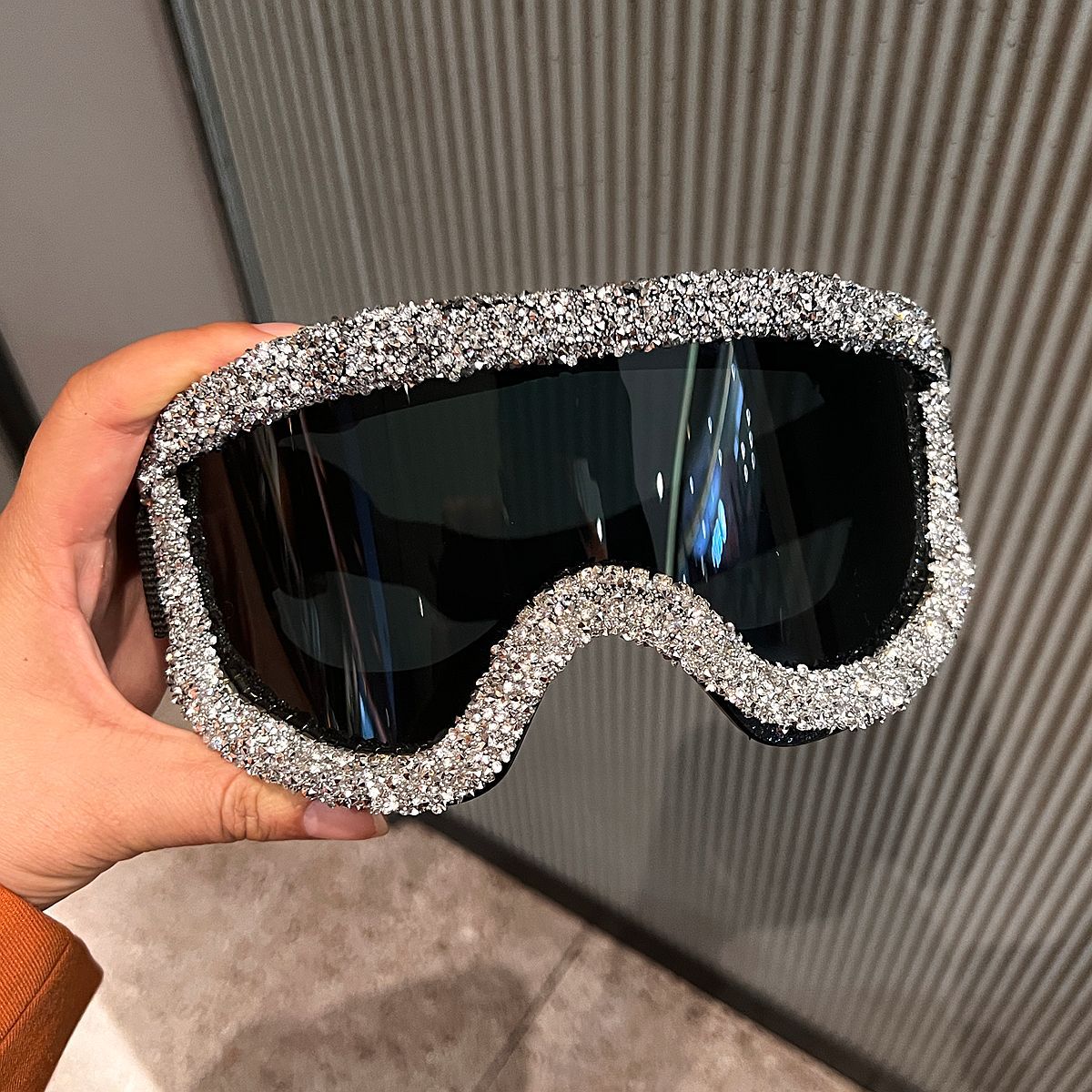 Damen glamouröse Skibrille mit funkelndem Kristallrahmen Karnz