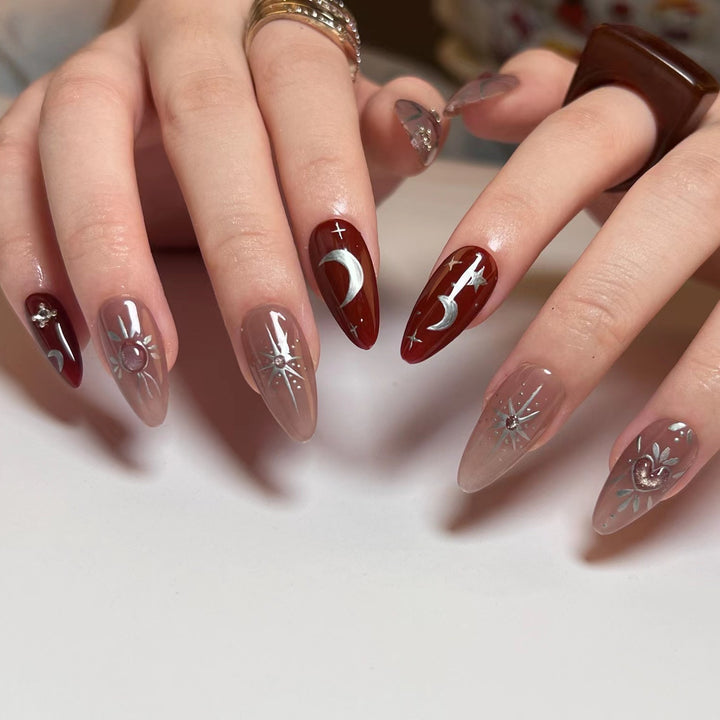 Kunstvolle Nagelverlängerungen im einzigartigen Mond-Design Karnz