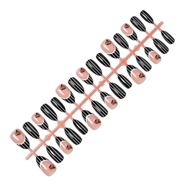 Kunstnagelset mit eleganten Zebra-Designs und kreativen Akzenten Karnz