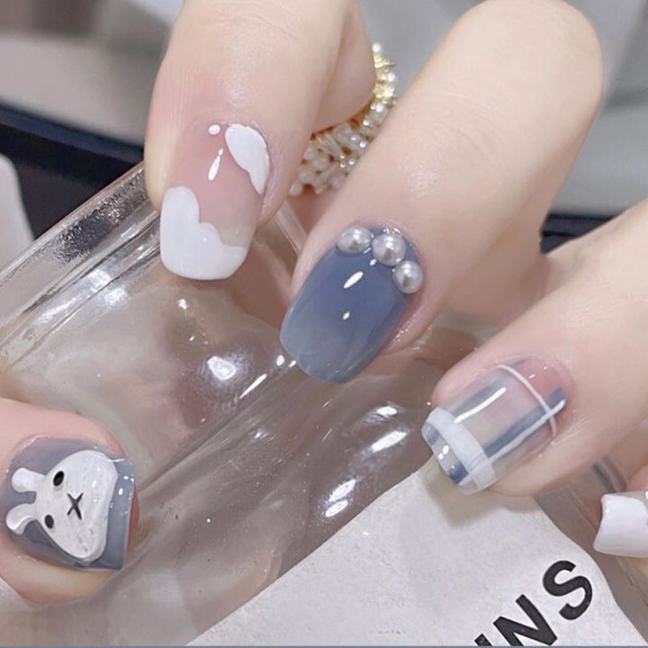 Kunstvolle Nagelkunst mit Tiermotiv Karnz