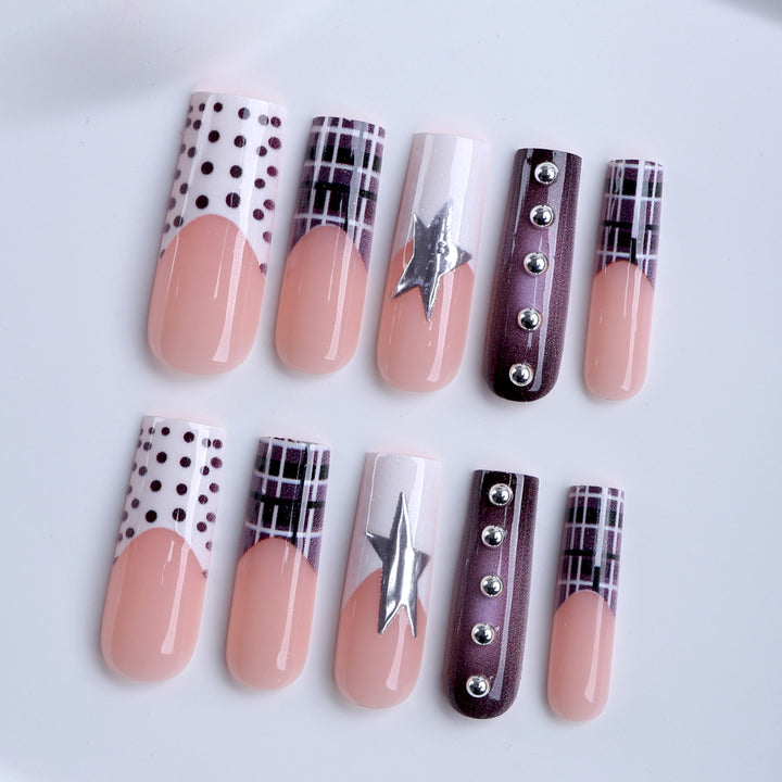 Kunstfingernägel mit Elegantem Geometrischem Design Karnz