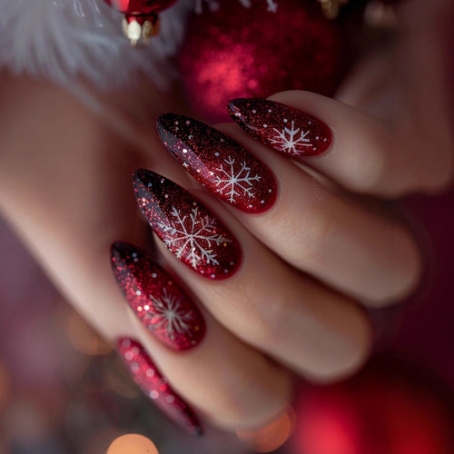 Glitzernde Kunstnägel mit Winterdesign Karnz