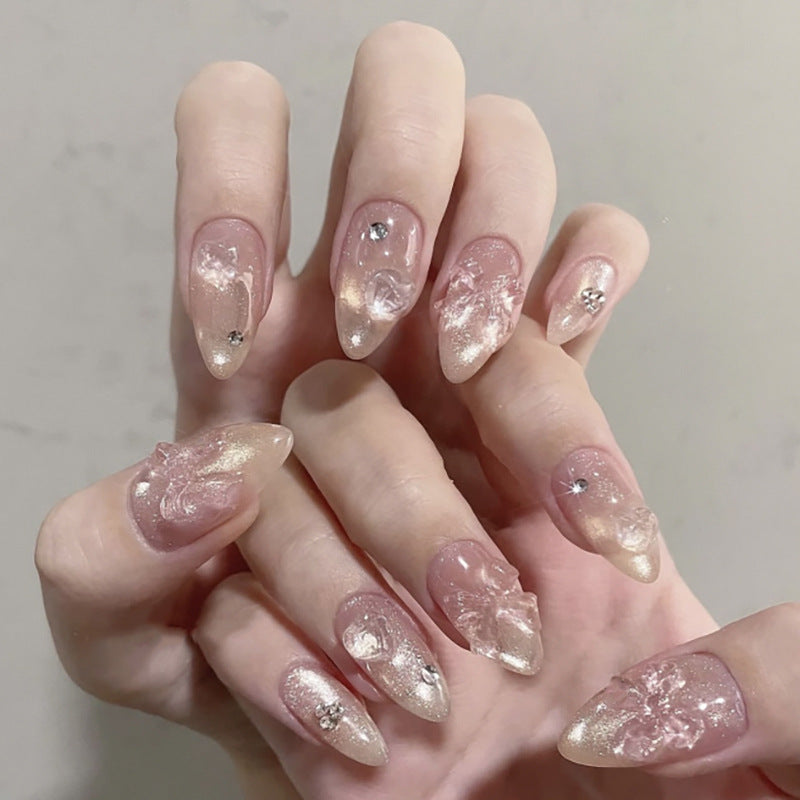 Kunstvolle Stiletto-Nägel mit floralen Design und Glitzer-Akzenten Karnz