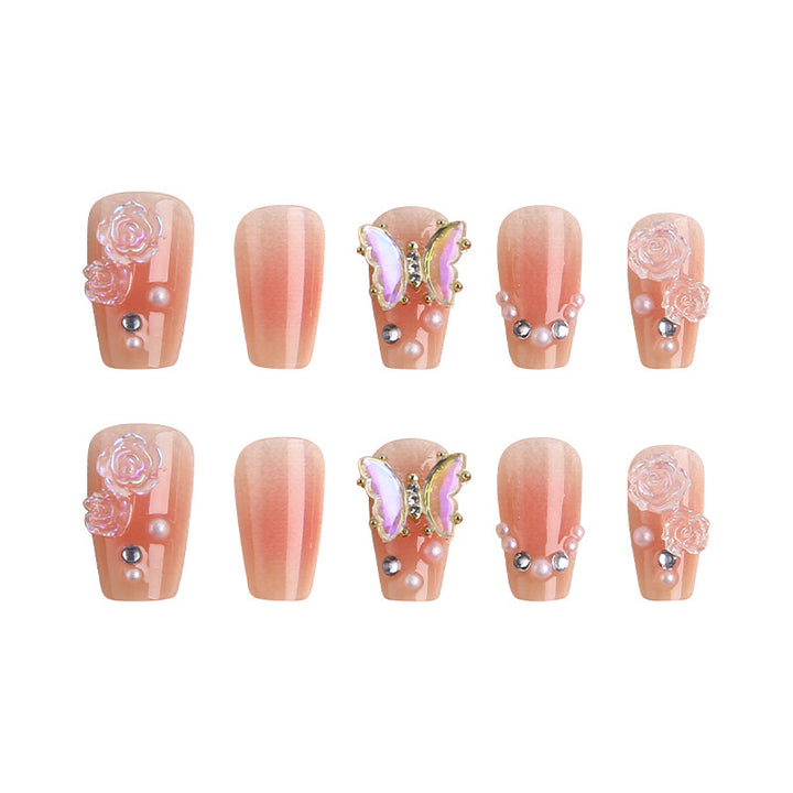 Kunstnagelset mit filigranen 3D-Blüten und strahlenden Glitzerakzenten Karnz