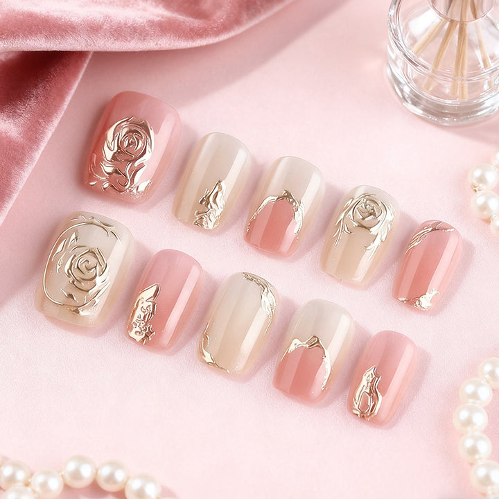 Elegantes Floral Press-On Nagelkunst Set Karnz