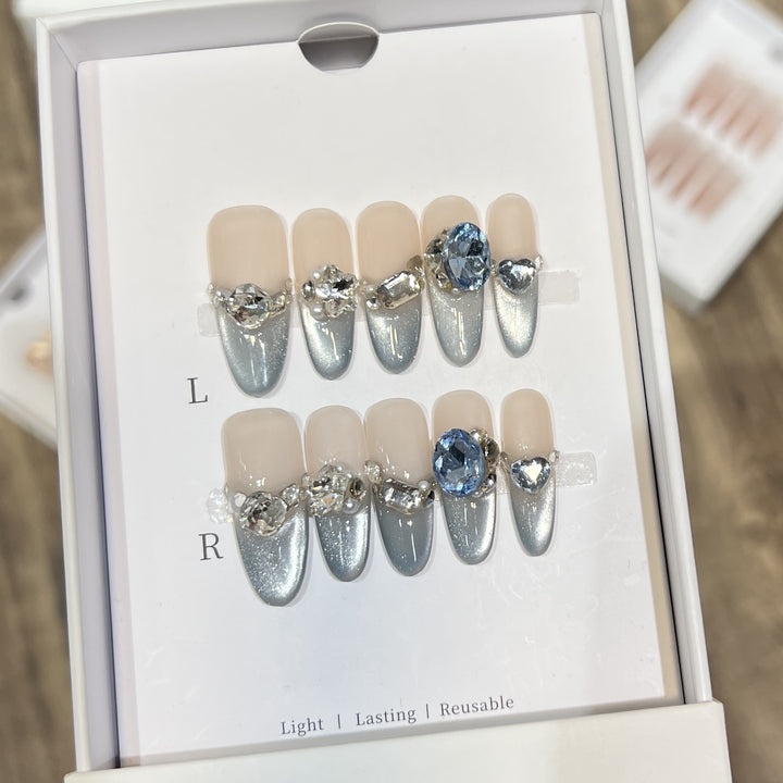 Dekorative Stiletto Press-On Nägel mit Kristallakzenten Karnz