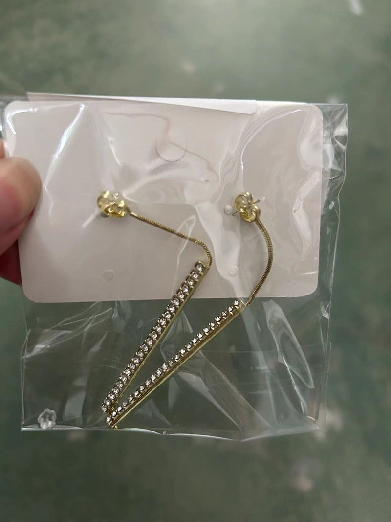 Elegante und Funkelnde Ohrstecker Karnz