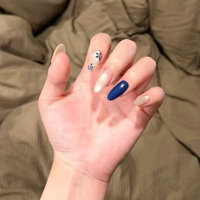 Künstlerisch floral inspiriertes Press-On Nagelset Karnz
