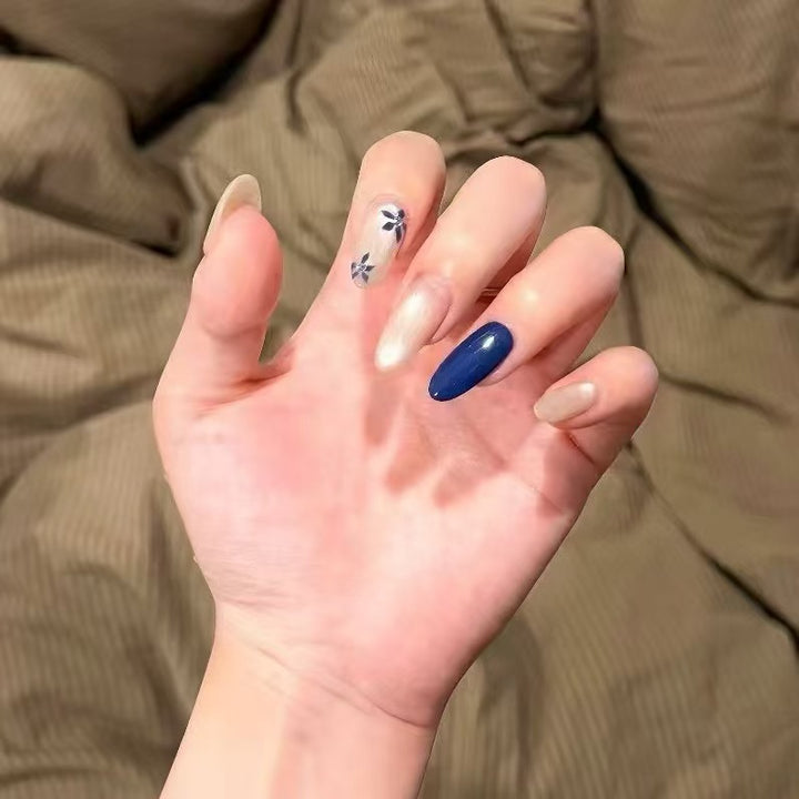Künstlerisch floral inspiriertes Press-On Nagelset Karnz