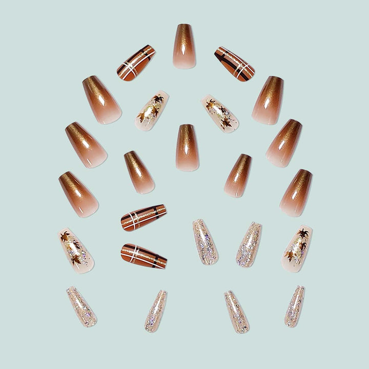 Kunstvolle Nagelkunst mit glitzernden Akzenten Karnz