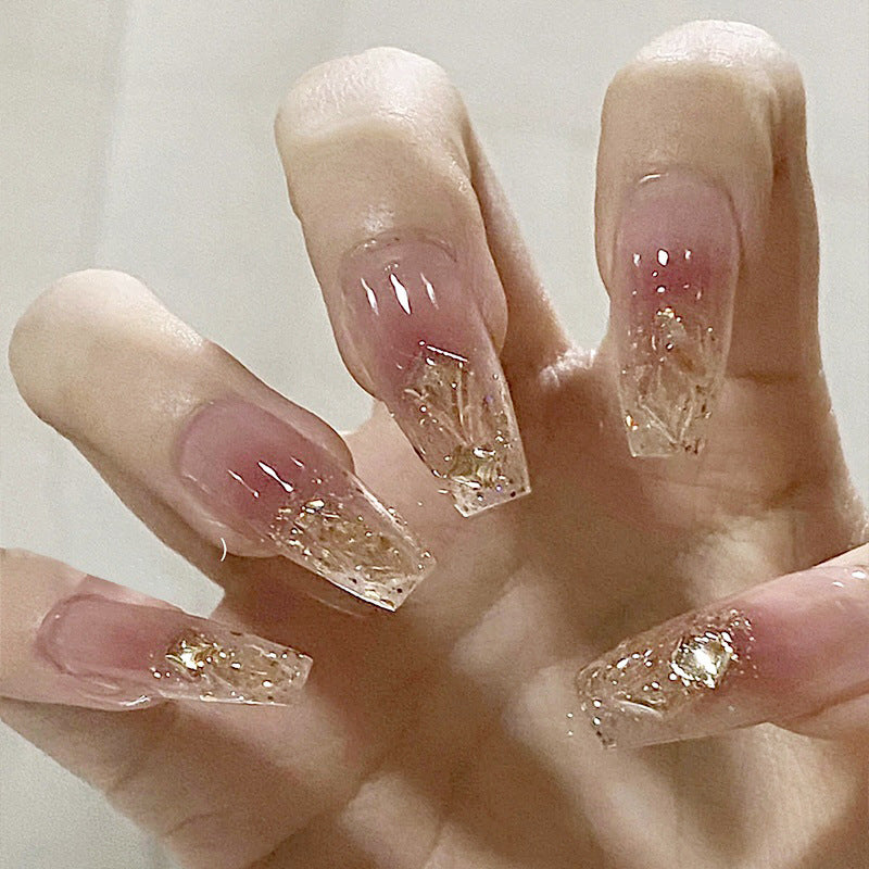 Kunstnägel mit glamorous Glitzerakzenten Karnz