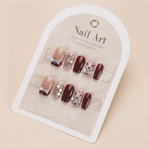 Dekorativer Press-On-Nagelset mit Schleife und Glitzer Karnz