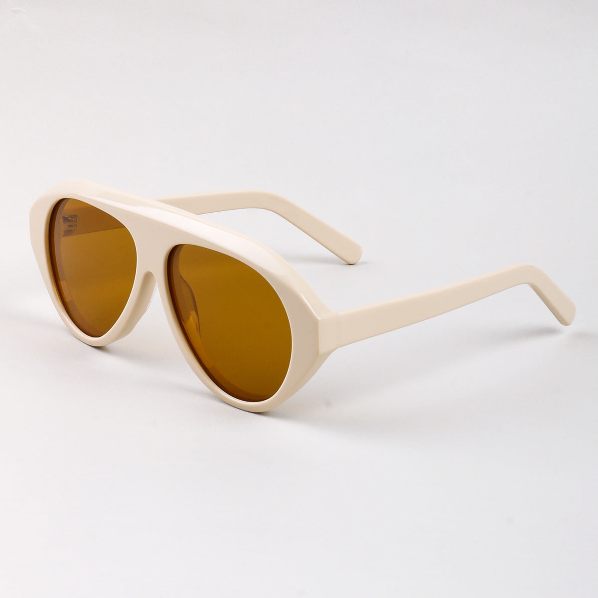 Damen Statement Sonnenbrille mit breitem Rahmen und grünen Gläsern Karnz