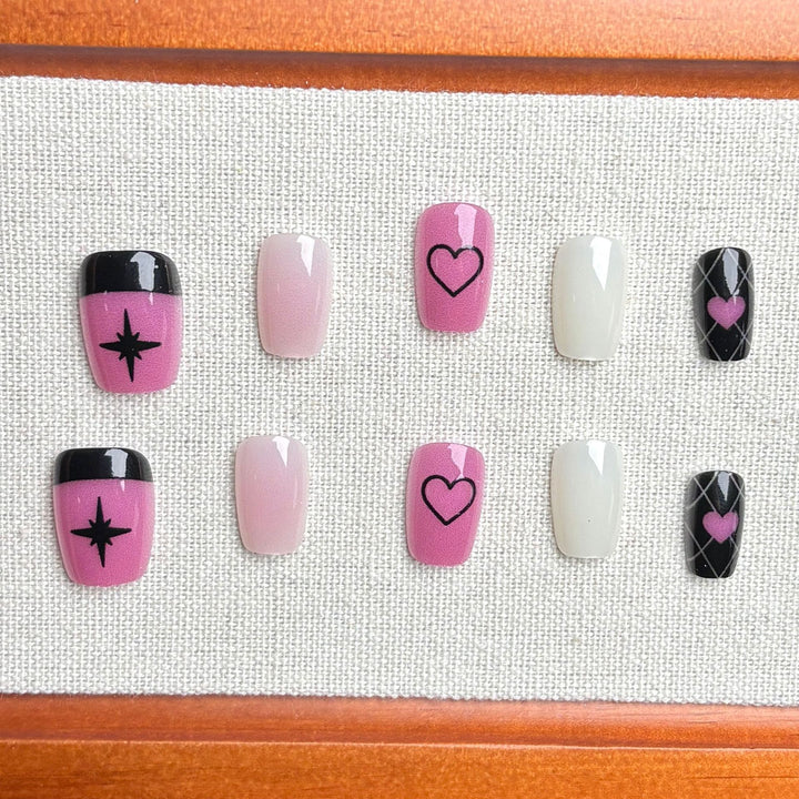 Themen Presse-On-Nagelset mit Herz- und Sterndesigns