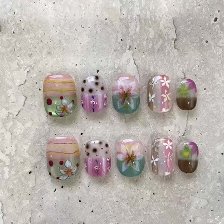 Künstlerisches Press-On-Nagelset mit geometrischen Designs Karnz