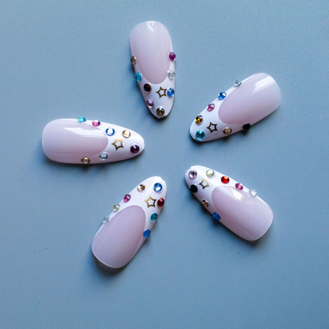 Elegantes Stiletto Nagelkunst Set mit Strassakzenten