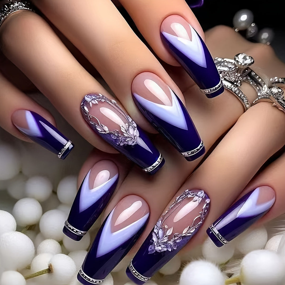 Elegante Kunstnägel mit Floralen Akzenten Karnz