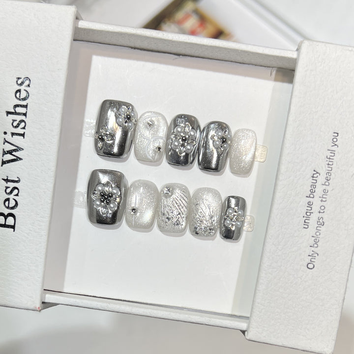 Dekoratives Silber Press-On Nagelset Karnz