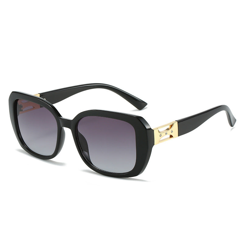 Damen Designer-Sonnenbrille mit luxuriös akzentuiertem Rahmen Karnz