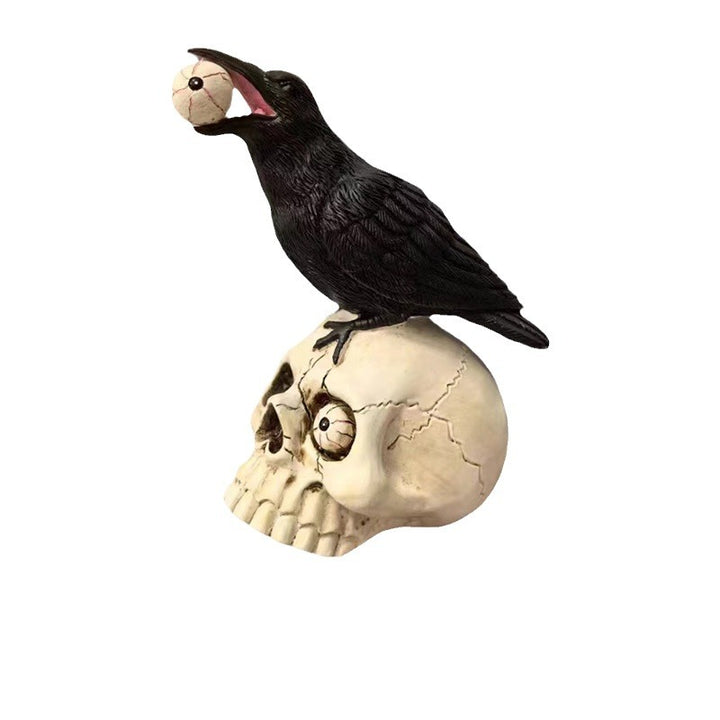 Dekofigur mit Rabe auf Totenkopf Karnz
