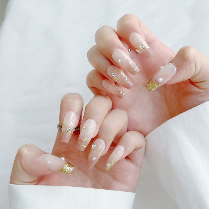 Elegante Ombre Press-On Nägel mit perlmuttfarbenen und goldenen Akzenten