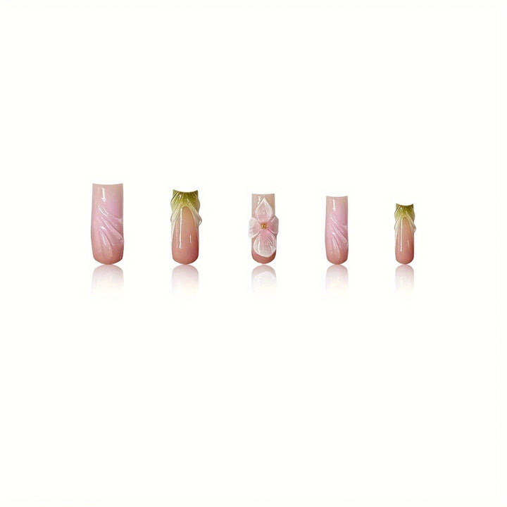 Künstlerische florale Press-On-Nagelerweiterungen Karnz