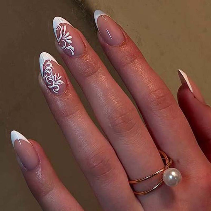 Elegantes florales Nageldesign