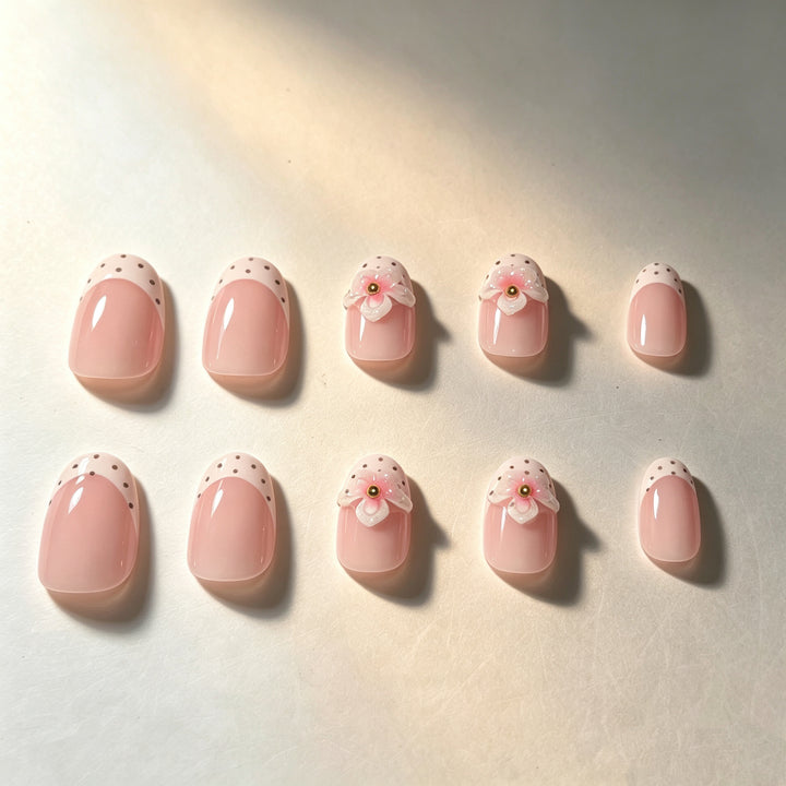 Floral Detailing Press-On Nail Art Karnz