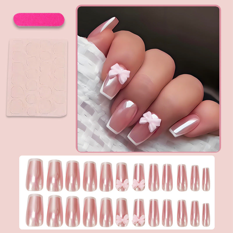 Kunstnagelset mit stilvollen Schleifen und eleganten French-Spitzen Karnz