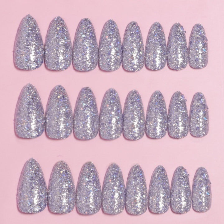 Glitzerndes mandelförmiges Press-On-Nagelset Karnz