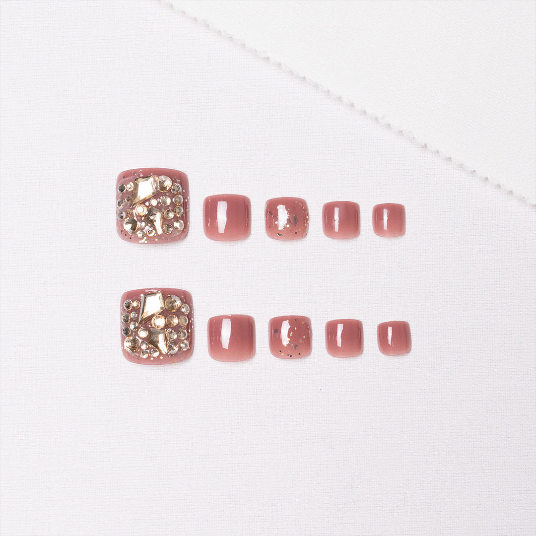 Glamouröse mit Strass verzierte Pediküre-Nagelkunst