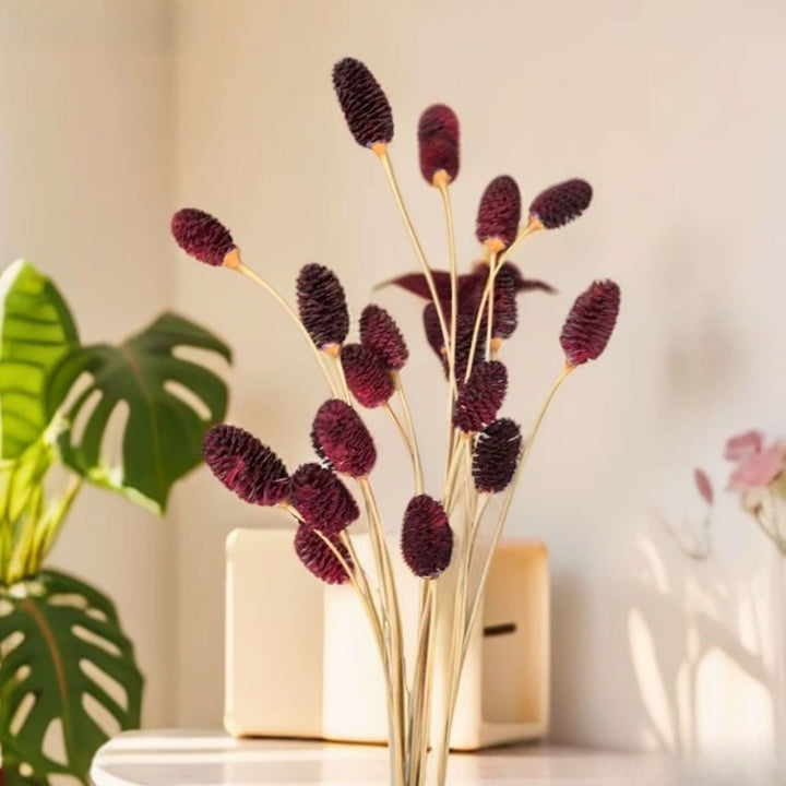 Künstlerische dekorative getrocknete Blumenarrangement