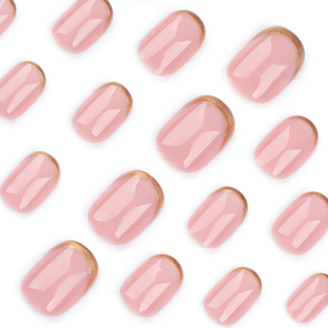 Elegante Nagelkunst im modernen French-Tip Stil Karnz