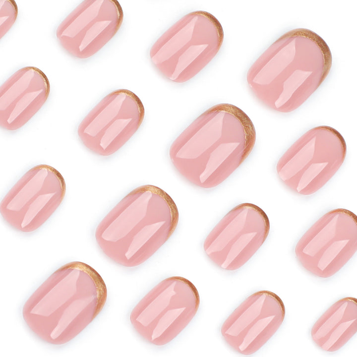 Elegante Nagelkunst im modernen French-Tip Stil Karnz