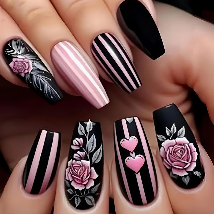 Kunstnägel mit Romantischen Rosen und Herzmotiven Karnz