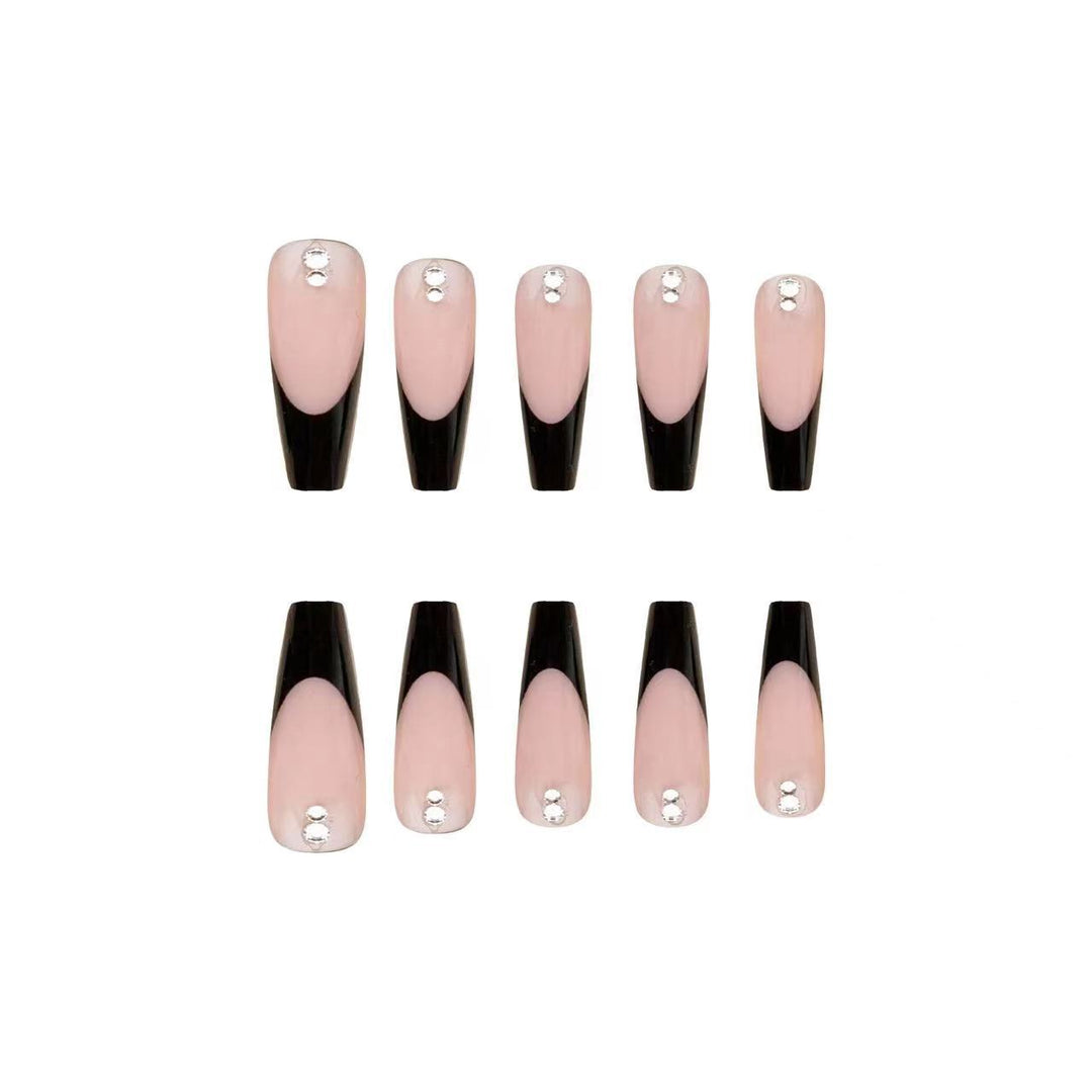 Trendsetzendes Stiletto Press-On Nagelkunstset mit Strassakzenten
