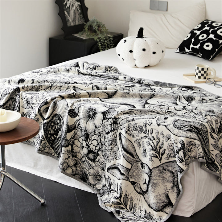 Kuschelige Wohndecke mit detailliertem Jacquard-Tiermotiv
