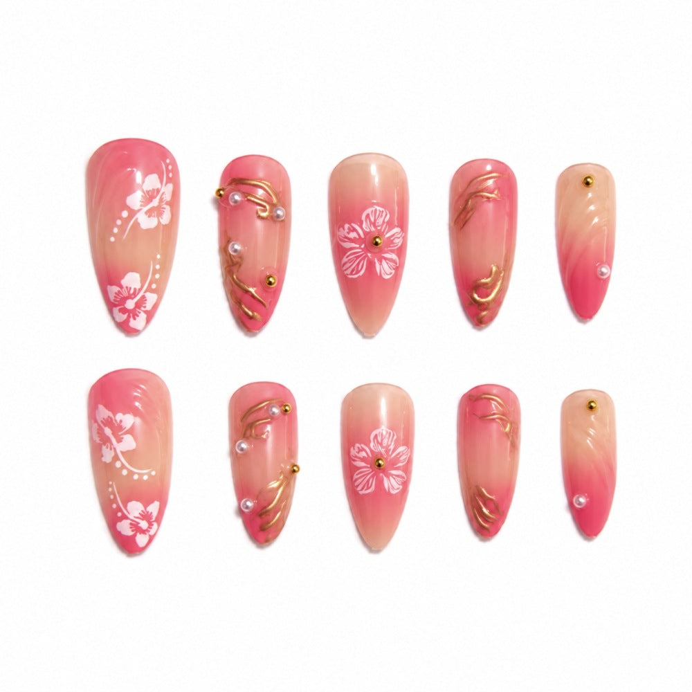 Künstlerisches Nagelkunst Press-On Nagelset mit floralen und goldenen Akzenten Karnz