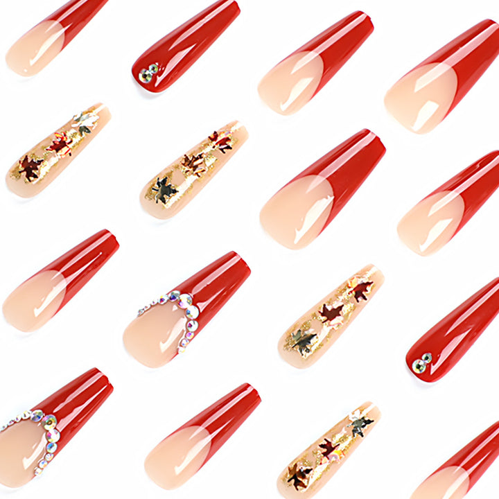 Glamouröse Acryl-Nägel mit Blätter-Design und Glitzerakzenten Karnz