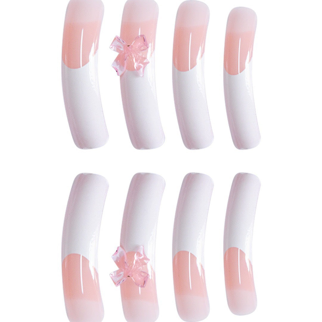 Elegante Nagelkunstverzierungen mit dekorativen Schleifenakzenten Karnz