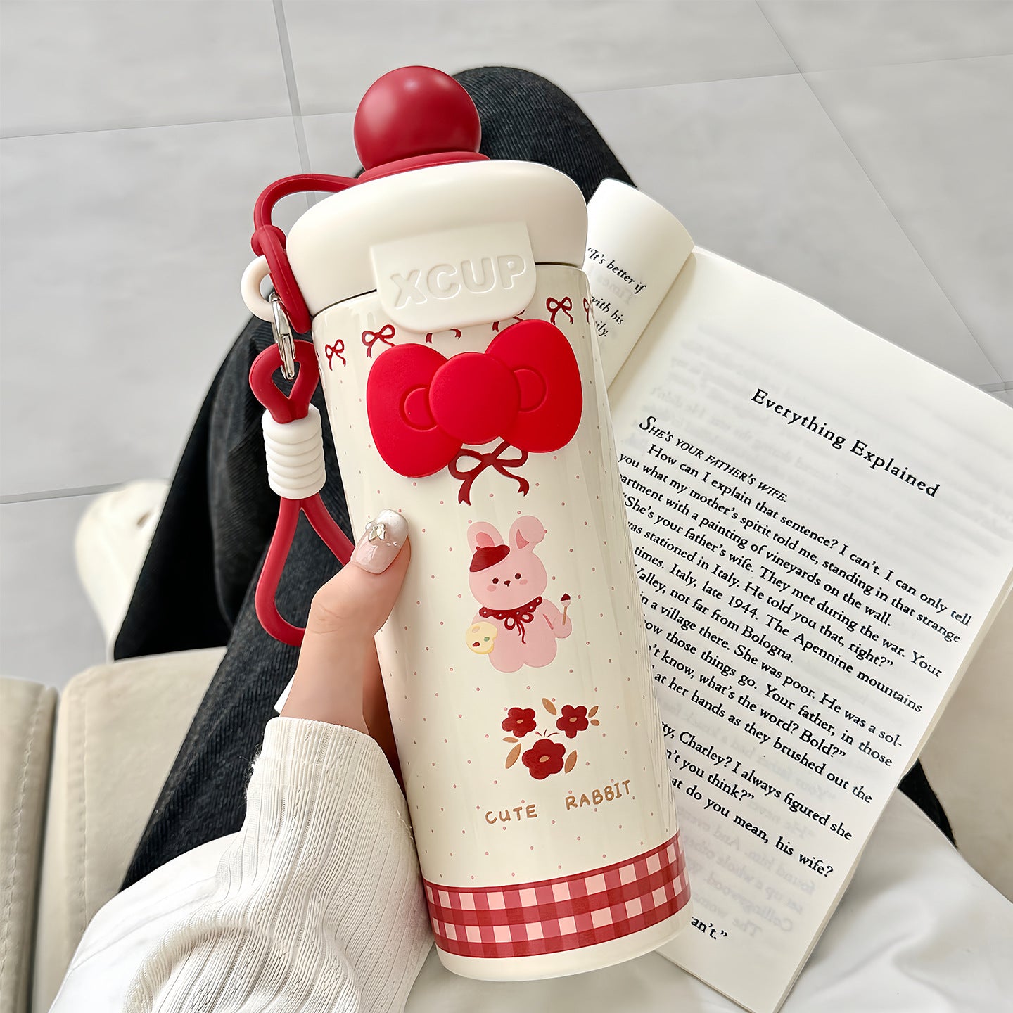 Damen Wasserflasche mit süßem Hasenmotiv und integriertem Karabiner Karnz