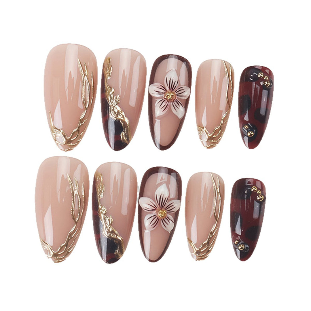 Künstlerisches Florales Nageldesign Karnz