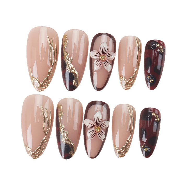 Künstlerisches Florales Nageldesign Karnz