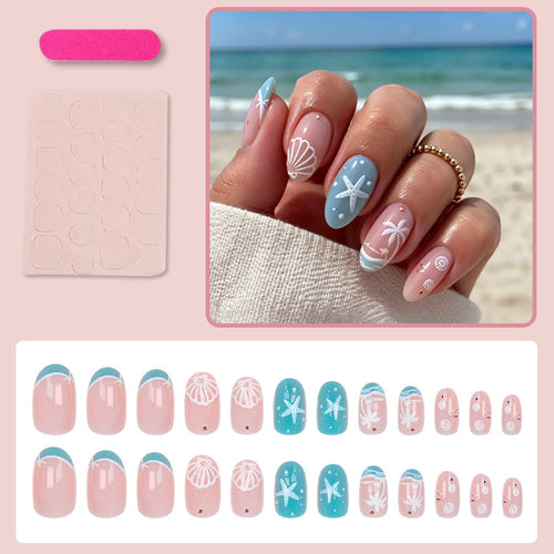 Kunstnagelset mit maritimen Details Karnz
