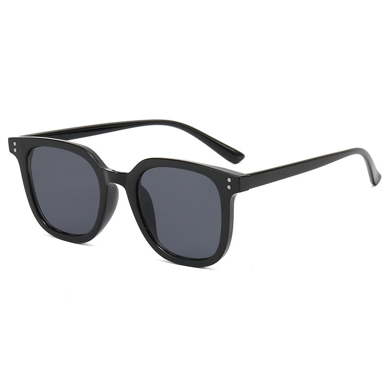 Damen quadratische Designerbrille mit dickem Rahmen und elegantem Profil Karnz